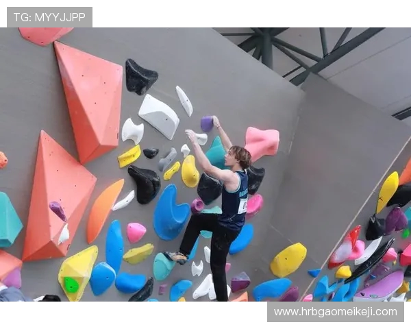 上海飞盘队在世界攀岩锦标赛中以82分稳居积分榜首位