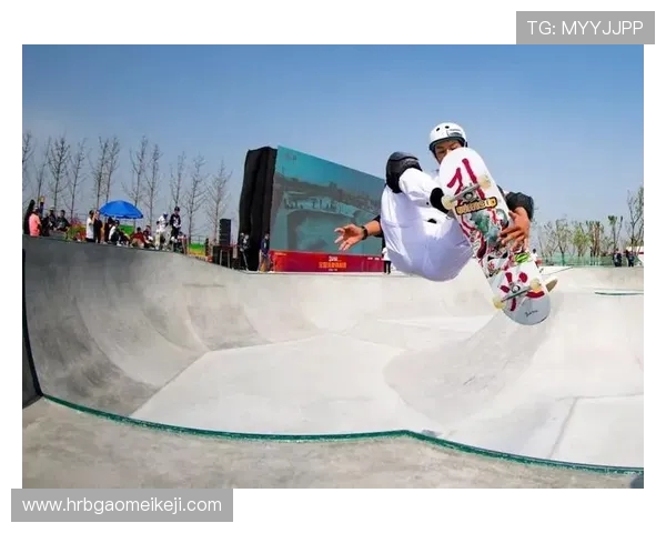 武汉滑板队在世界攀岩锦标赛中的团队协作展现出色表现与未来潜力分析 武汉滑板队在世界攀岩锦标赛中的团队协作展现出色表现与未来潜力分析