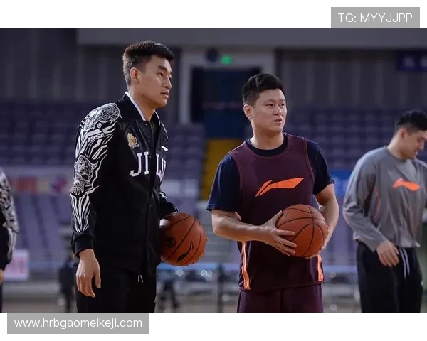 韩德君的篮球传奇之路:从青涩少年到CBA巨星的成长历程与奋斗精神 韩德君的篮球传奇之路:从青涩少年到CBA巨星的成长历程与奋斗精神