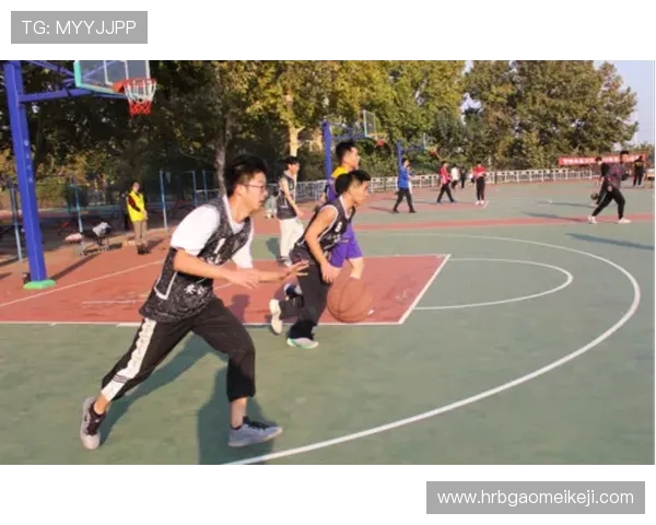 西安篮球队的节奏揭秘：激情与技巧交织的赛场故事