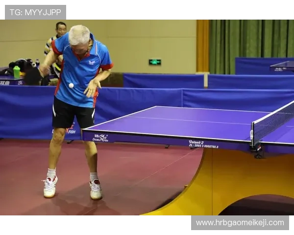 重庆羽毛球队在选拔赛中以66分稳居积分榜首位展现强劲实力