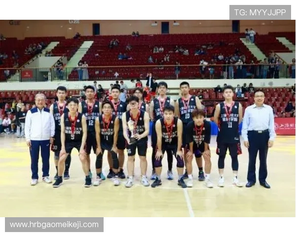 上海羽毛球队世锦赛精彩配合展现团队精神与实力